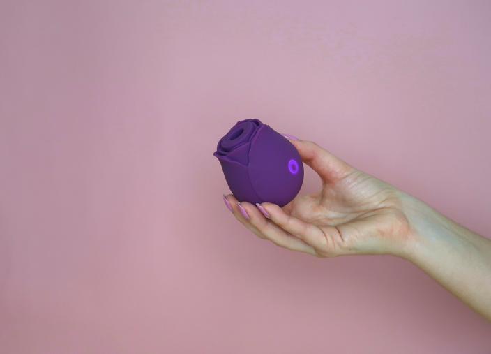Voodoo Beso Flower Power: Waterproof Rose-Shaped Air Pulse Toy with 10 Vibration Modes - SP BOUTIQUE